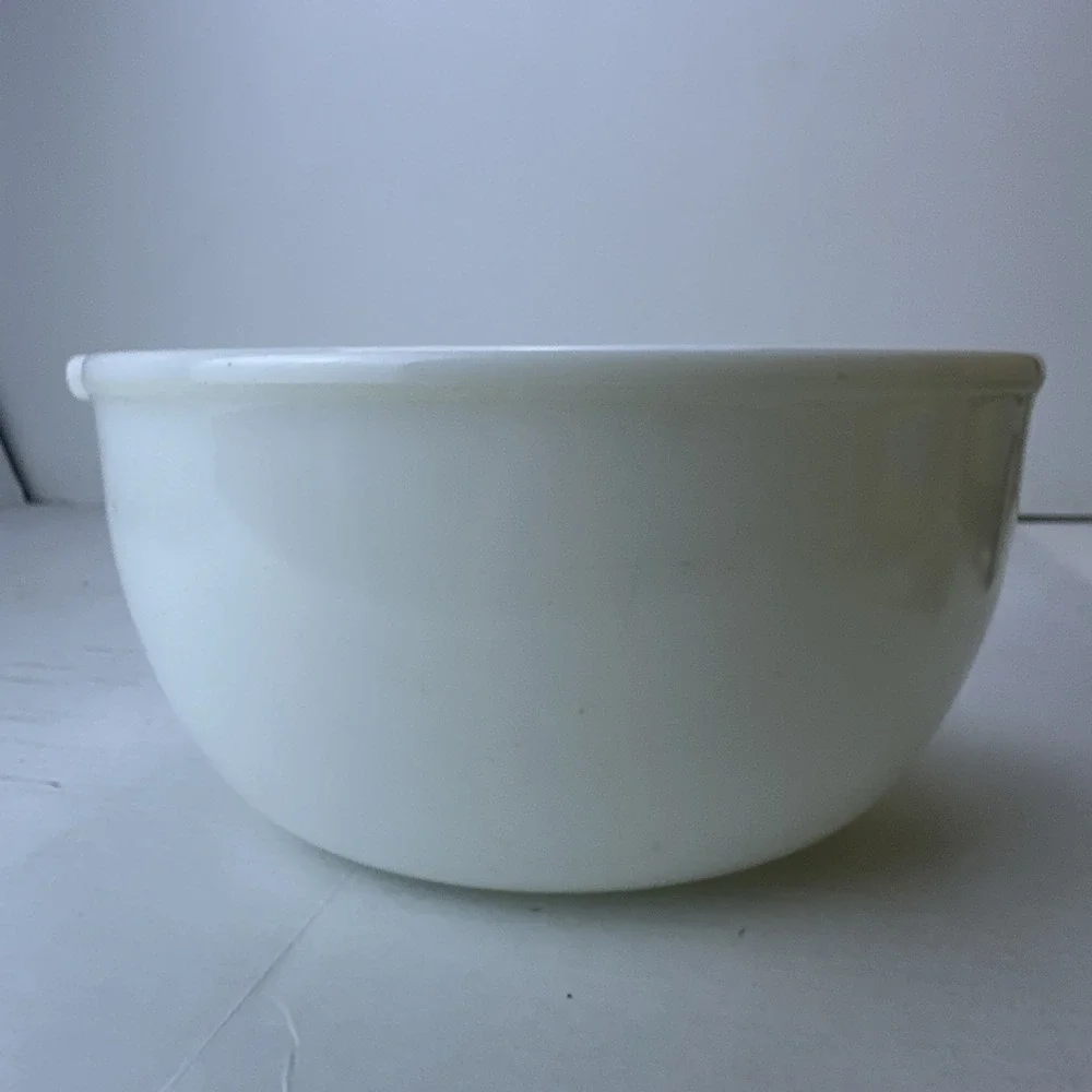 Lot 2 Vintage Milk Glass Mixing Bowls, One with Spout One with Handles Unmarked